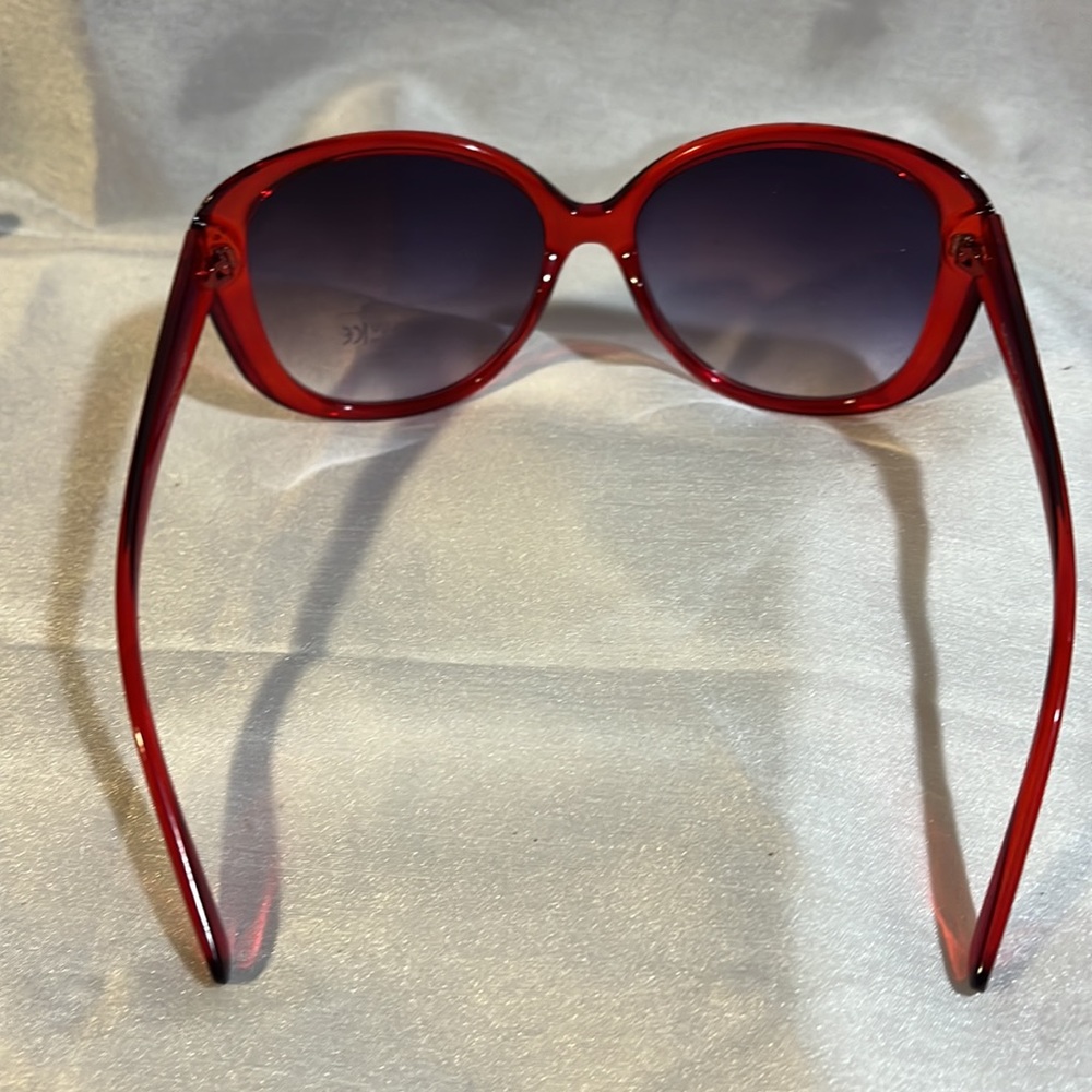 NWOT CICI ITALY DESIGN red sunglasses with plum to lavender fade lenses - Picture 4 of 4